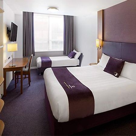 Premier Inn Warrington South エクステリア 写真
