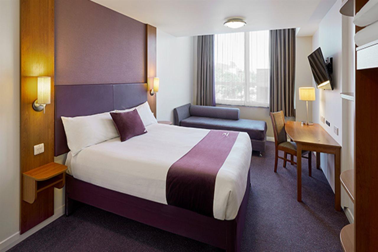 Premier Inn Warrington South エクステリア 写真