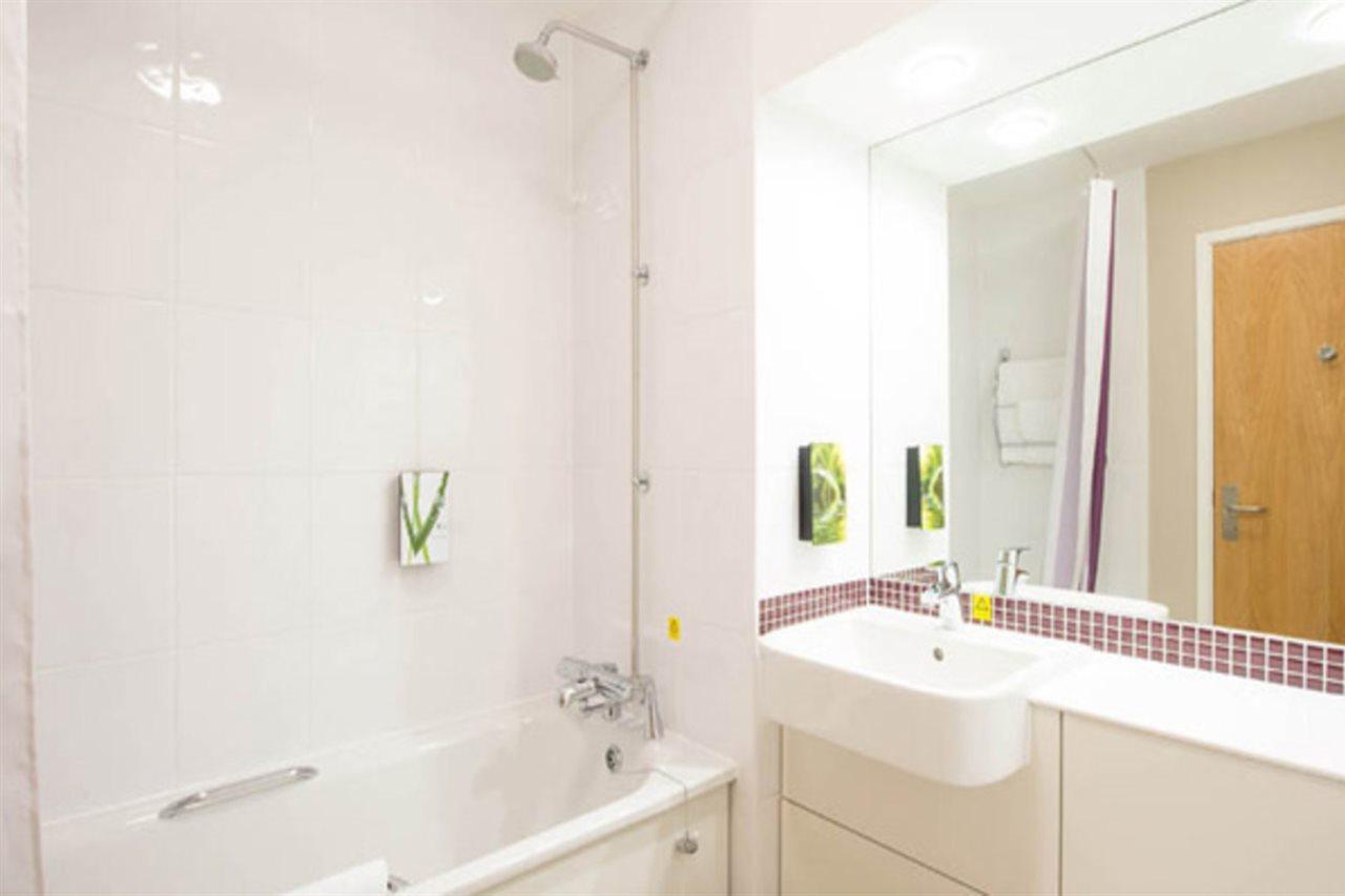 Premier Inn Warrington South エクステリア 写真