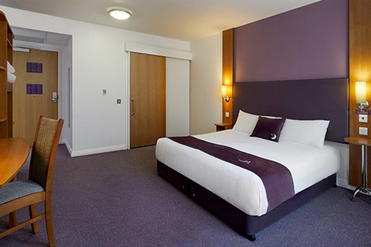 Premier Inn Warrington South エクステリア 写真