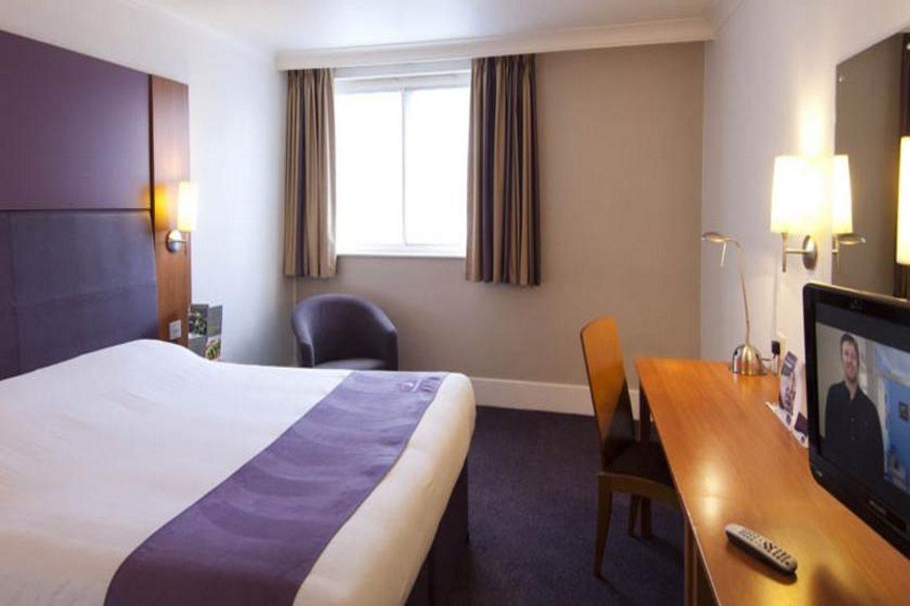Premier Inn Warrington South エクステリア 写真