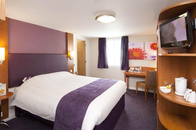 Premier Inn Warrington South エクステリア 写真