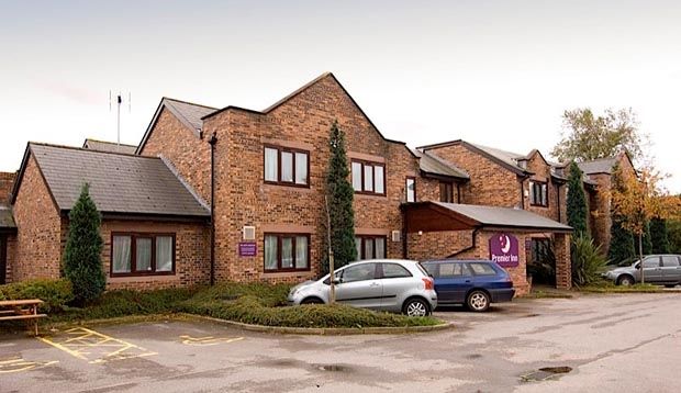 Premier Inn Warrington South エクステリア 写真